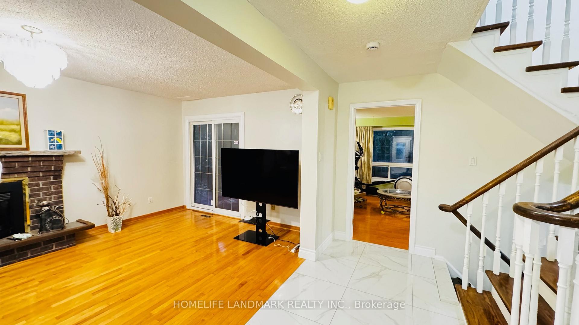 Photo 7 of 209 Willowbrook Road, Markham, Aileen-Willowbrook — HOMEH