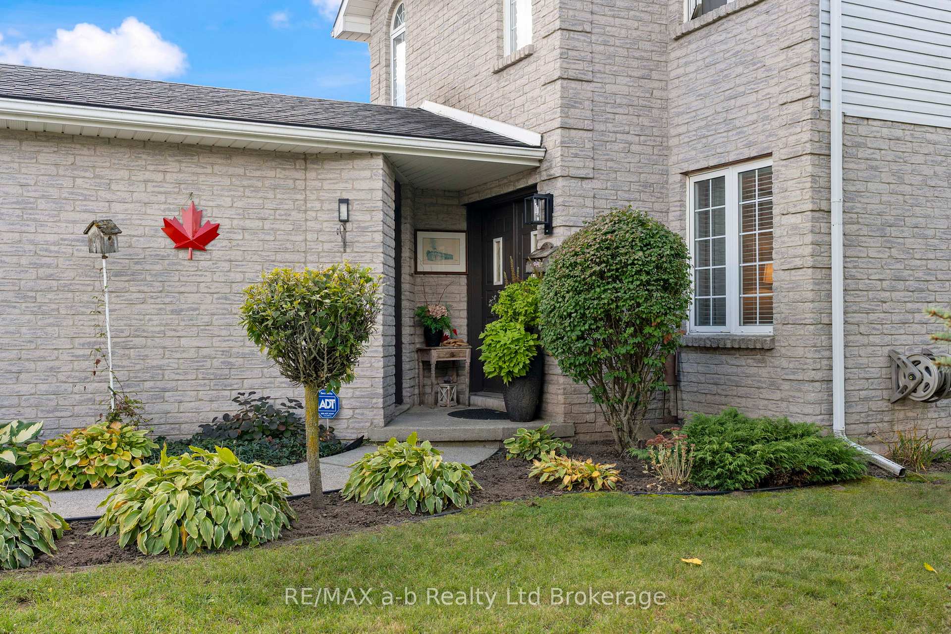 Photo 2 of 36 Kara Lane, Tillsonburg — HOMEH