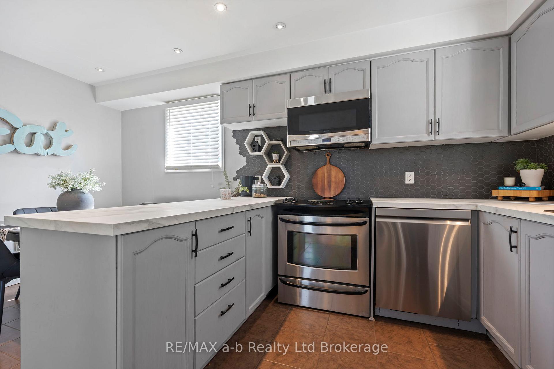 Photo 8 of 36 Kara Lane, Tillsonburg — HOMEH