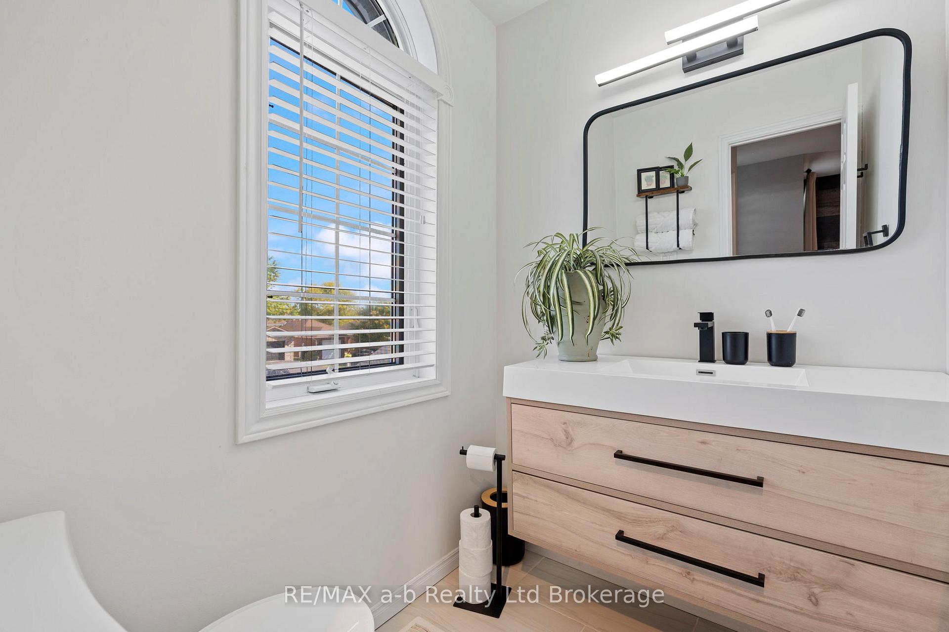 Photo 14 of 36 Kara Lane, Tillsonburg — HOMEH