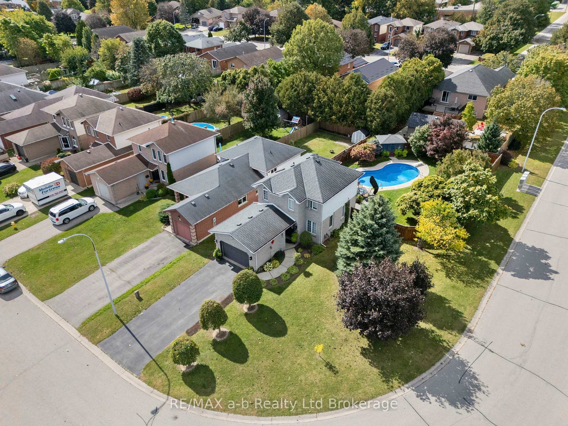 Photo 28 of 36 Kara Lane, Tillsonburg — HOMEH