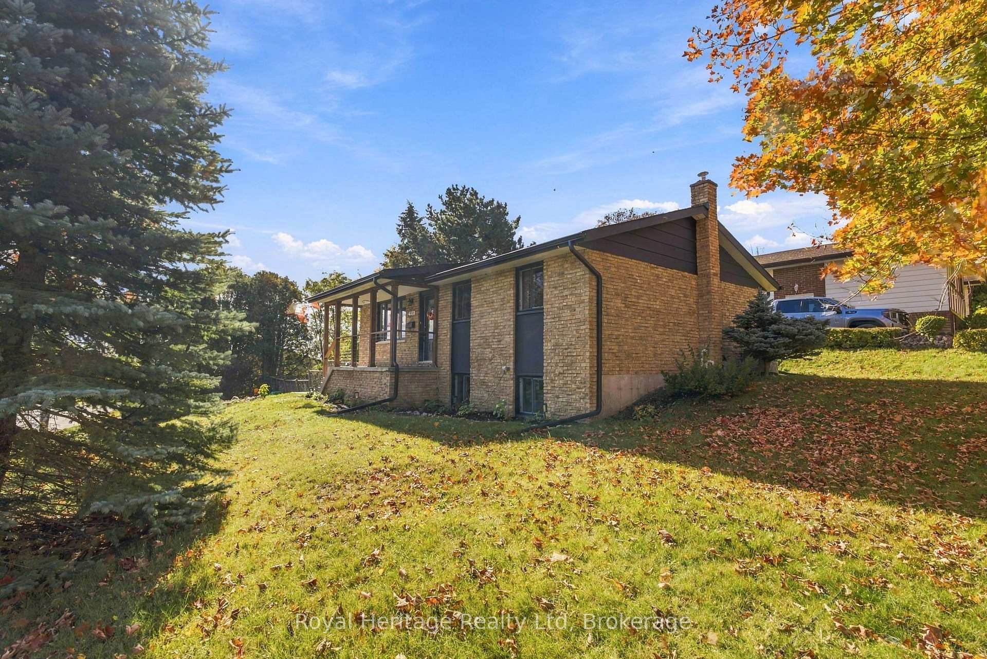 Photo 2 of 1533 Redwood Drive, Peterborough, Monaghan Ward 2 — HOMEH