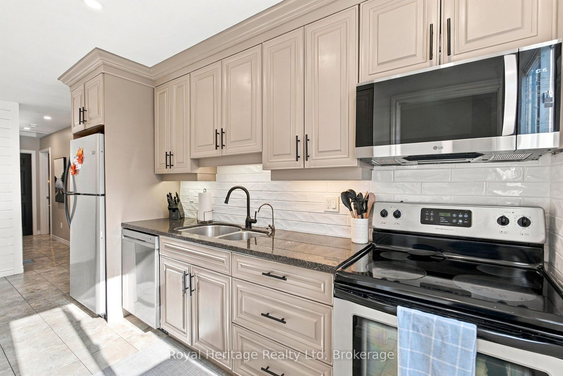 Photo 19 of 1533 Redwood Drive, Peterborough, Monaghan Ward 2 — HOMEH