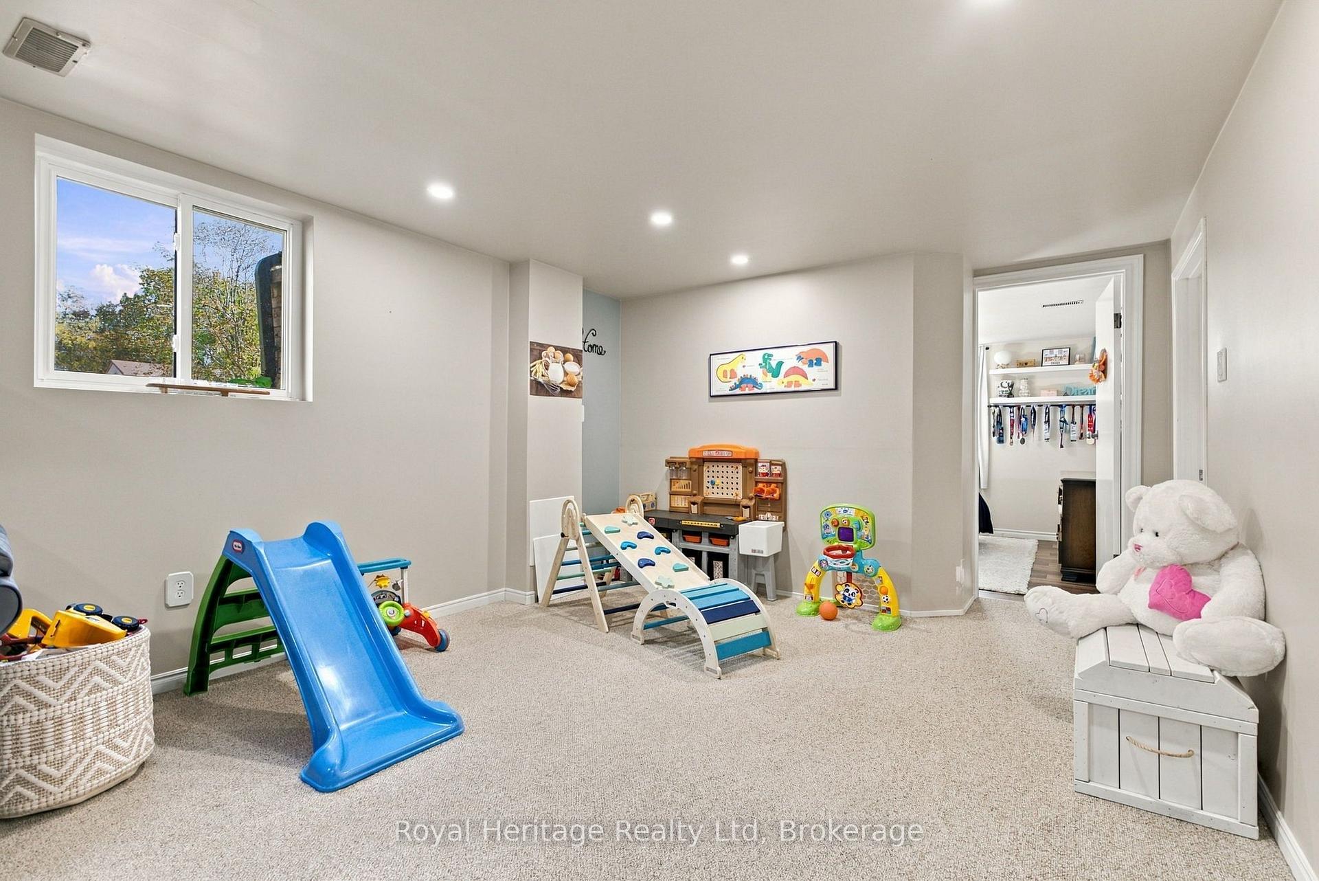 Photo 37 of 1533 Redwood Drive, Peterborough, Monaghan Ward 2 — HOMEH