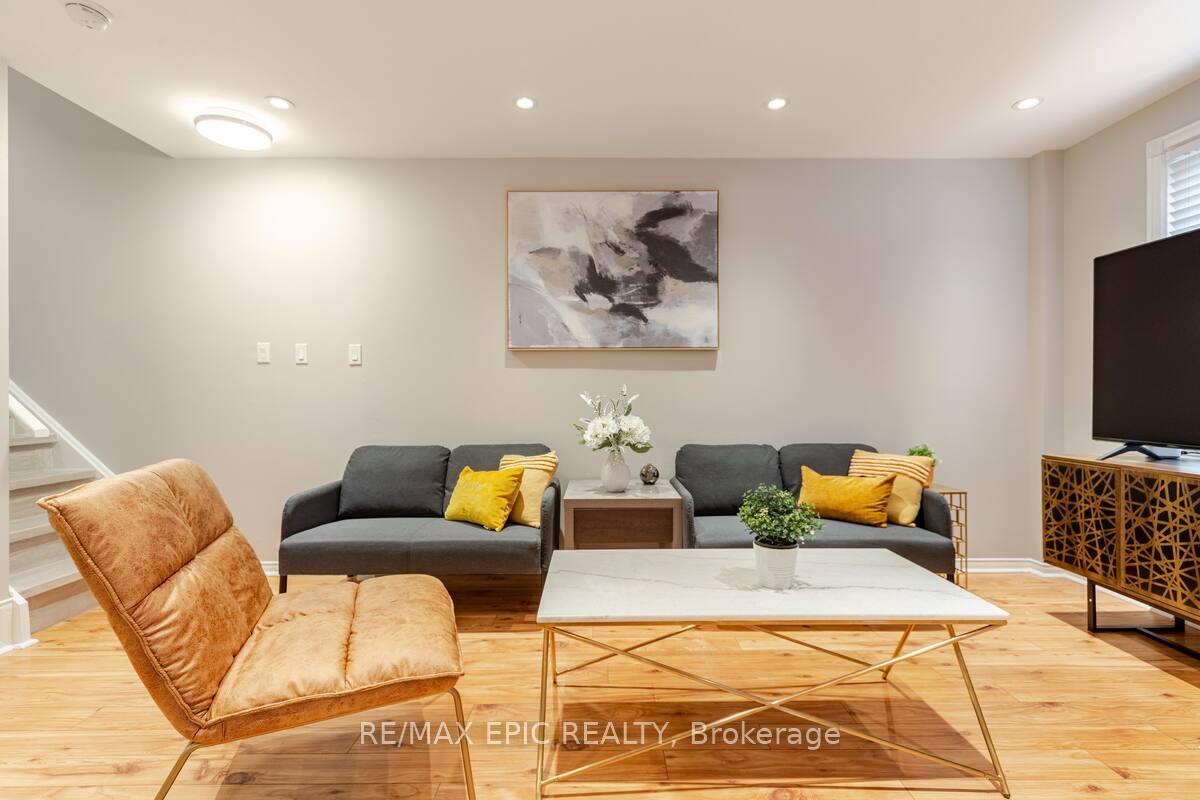 Photo 2 of Unit 732, 75 Weldrick Road E, Richmond Hill, Observatory — HOMEH