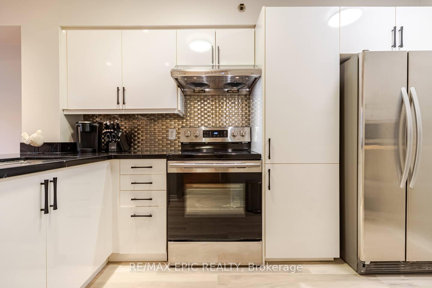 Photo 4 of Unit 732, 75 Weldrick Road E, Richmond Hill, Observatory — HOMEH