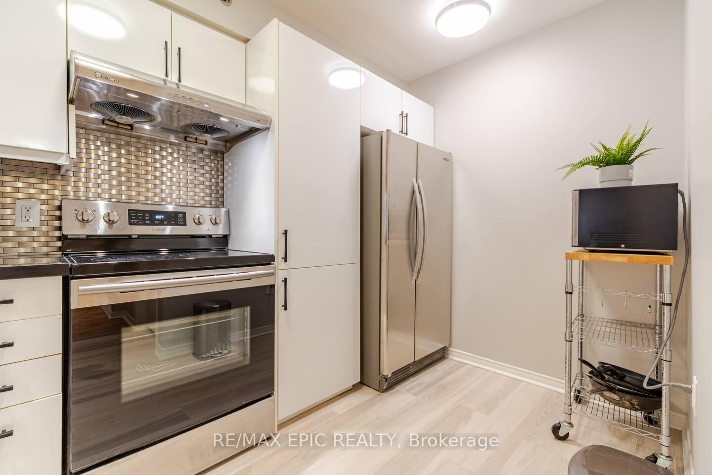 Photo 5 of Unit 732, 75 Weldrick Road E, Richmond Hill, Observatory — HOMEH