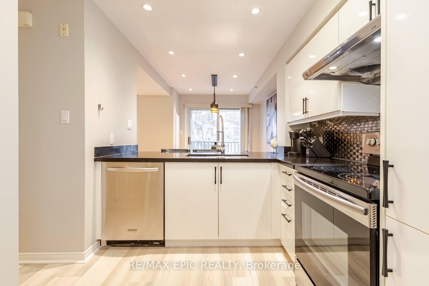 Photo 6 of Unit 732, 75 Weldrick Road E, Richmond Hill, Observatory — HOMEH