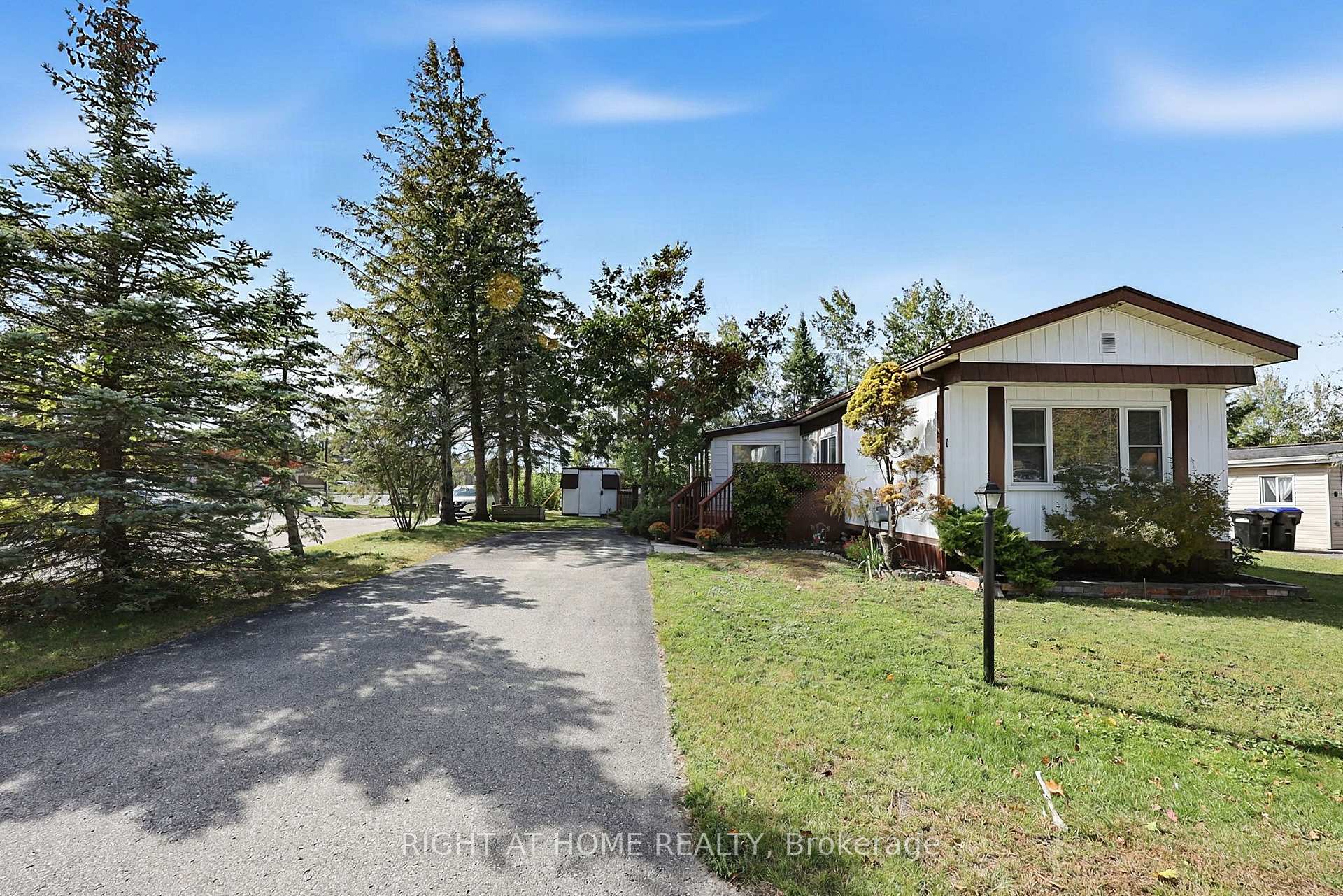 Photo 2 of 1 Georgian Glen Drive, Wasaga Beach — HOMEH