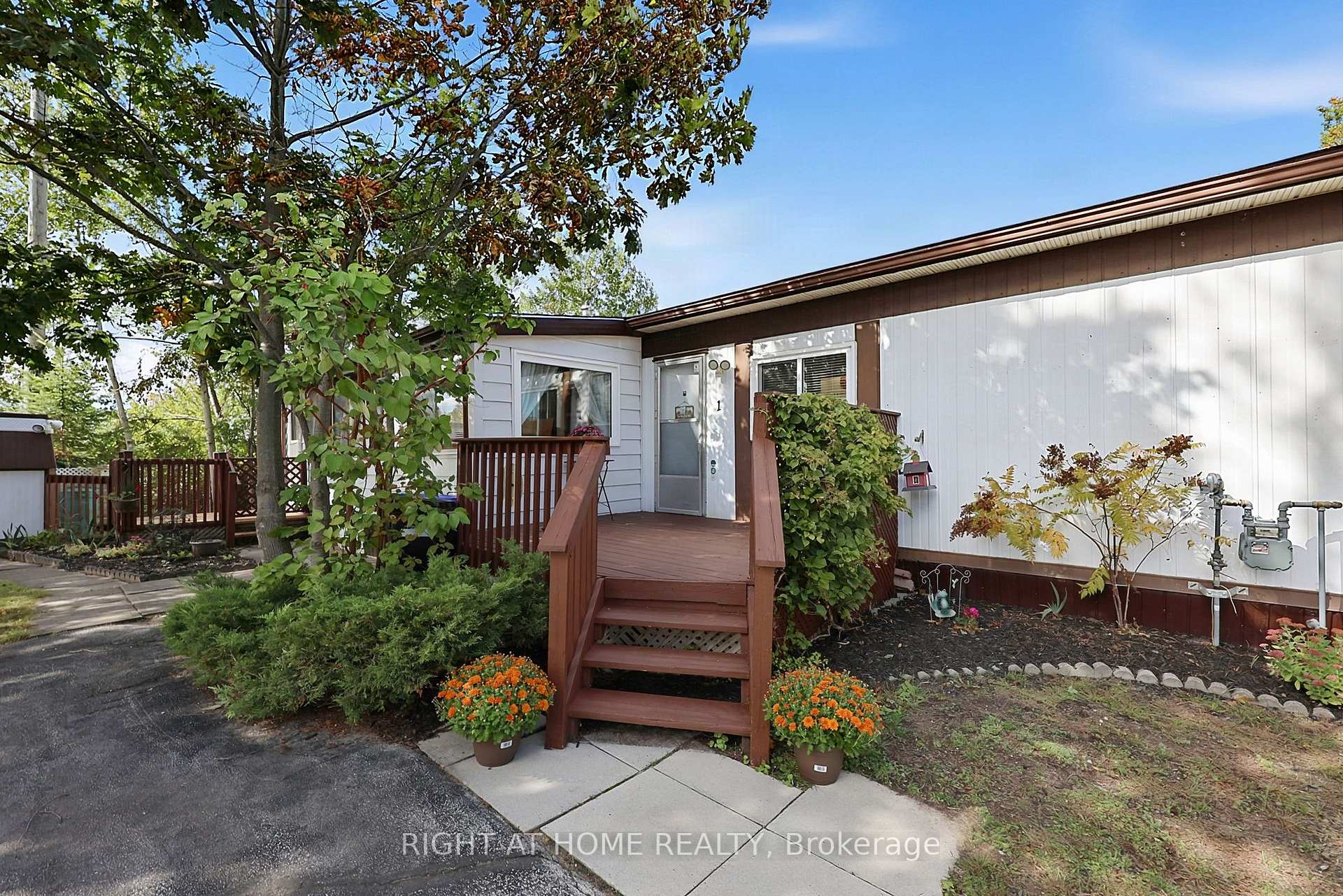 Photo 3 of 1 Georgian Glen Drive, Wasaga Beach — HOMEH