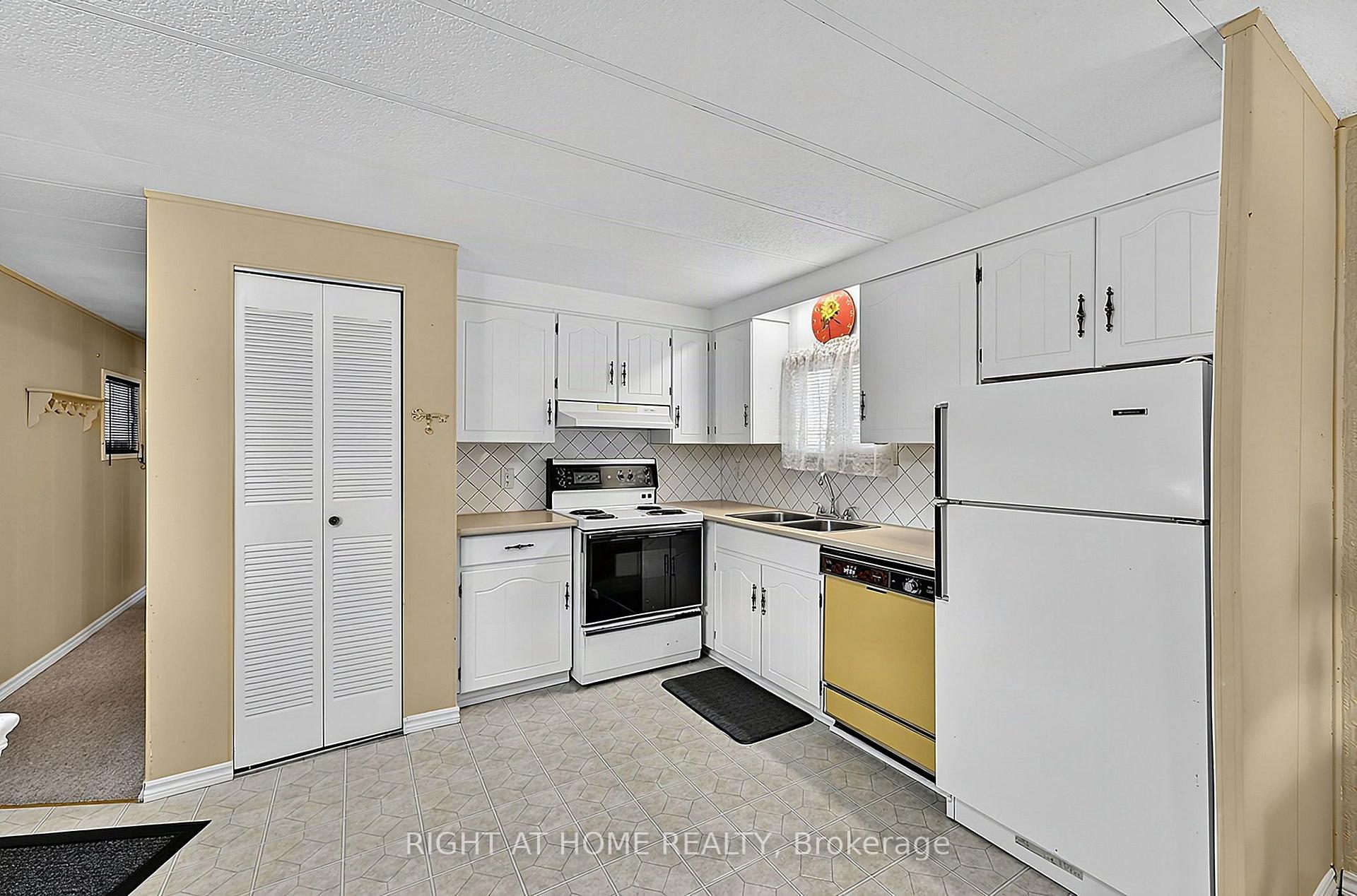 Photo 5 of 1 Georgian Glen Drive, Wasaga Beach — HOMEH
