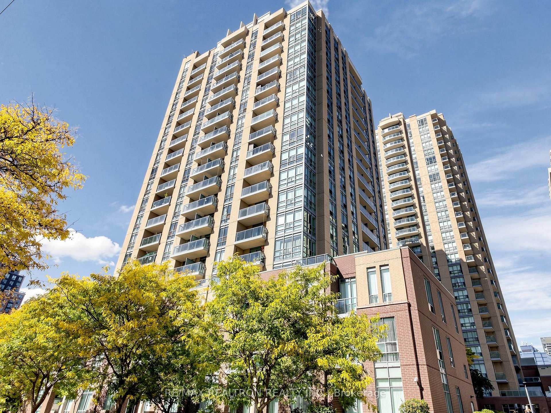 Photo 2 of Unit LPH03, 20 Olive Avenue, North York, Willowdale East — HOMEH