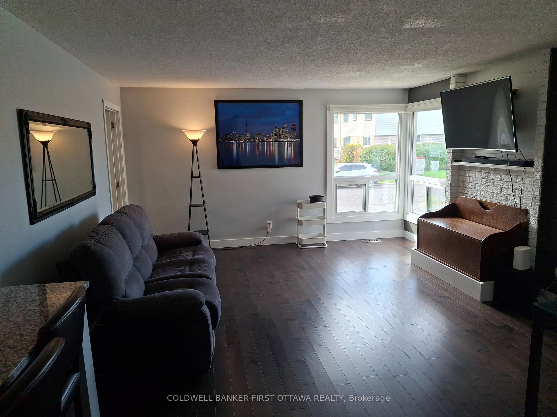 Photo 3 of 30 Lansfield Way, Ottawa, Tanglewood — HOMEH
