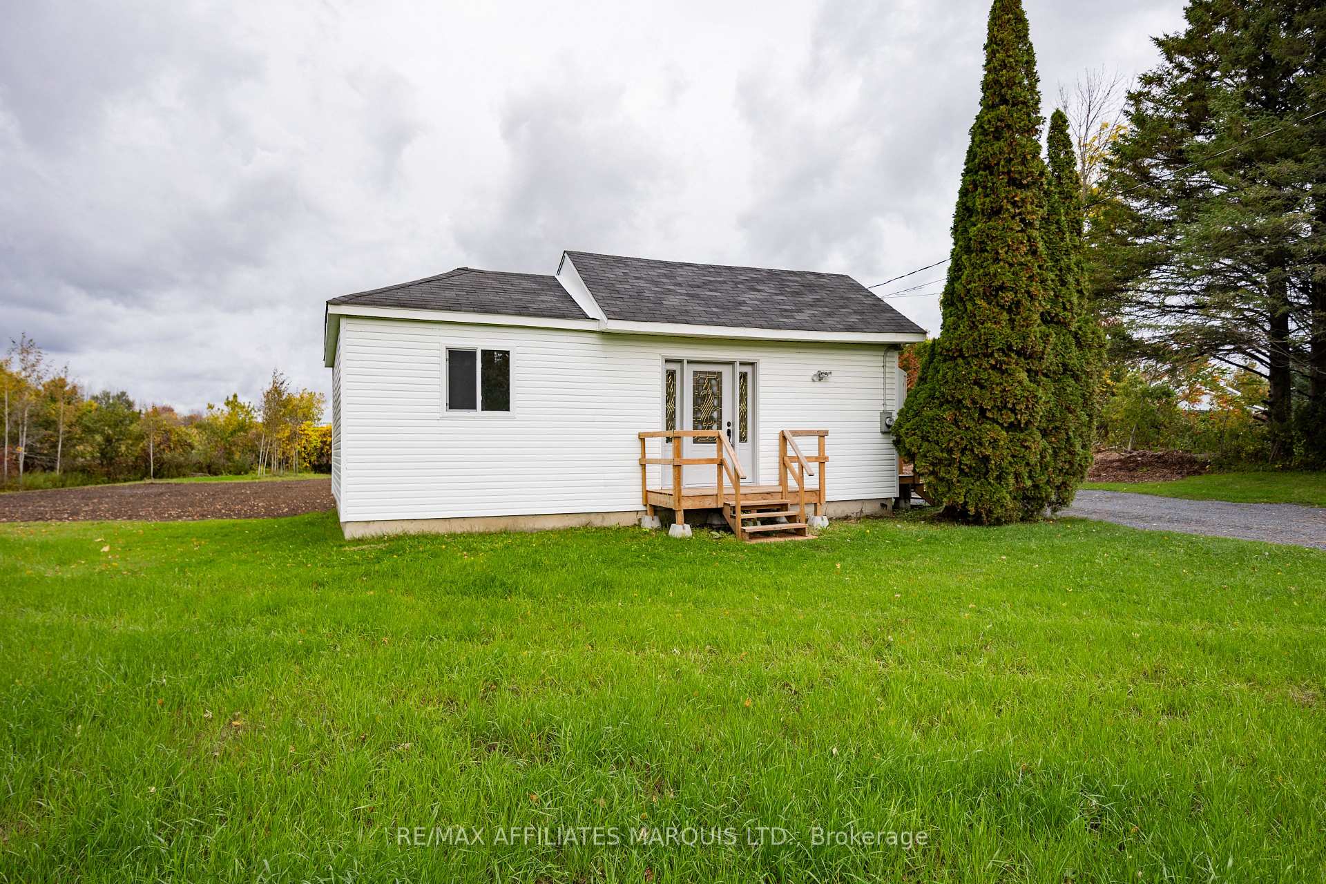 Photo 2 of 19411 County Road 2, South Glengarry, South Glengarry (Charlottenburgh) Twp — HOMEH