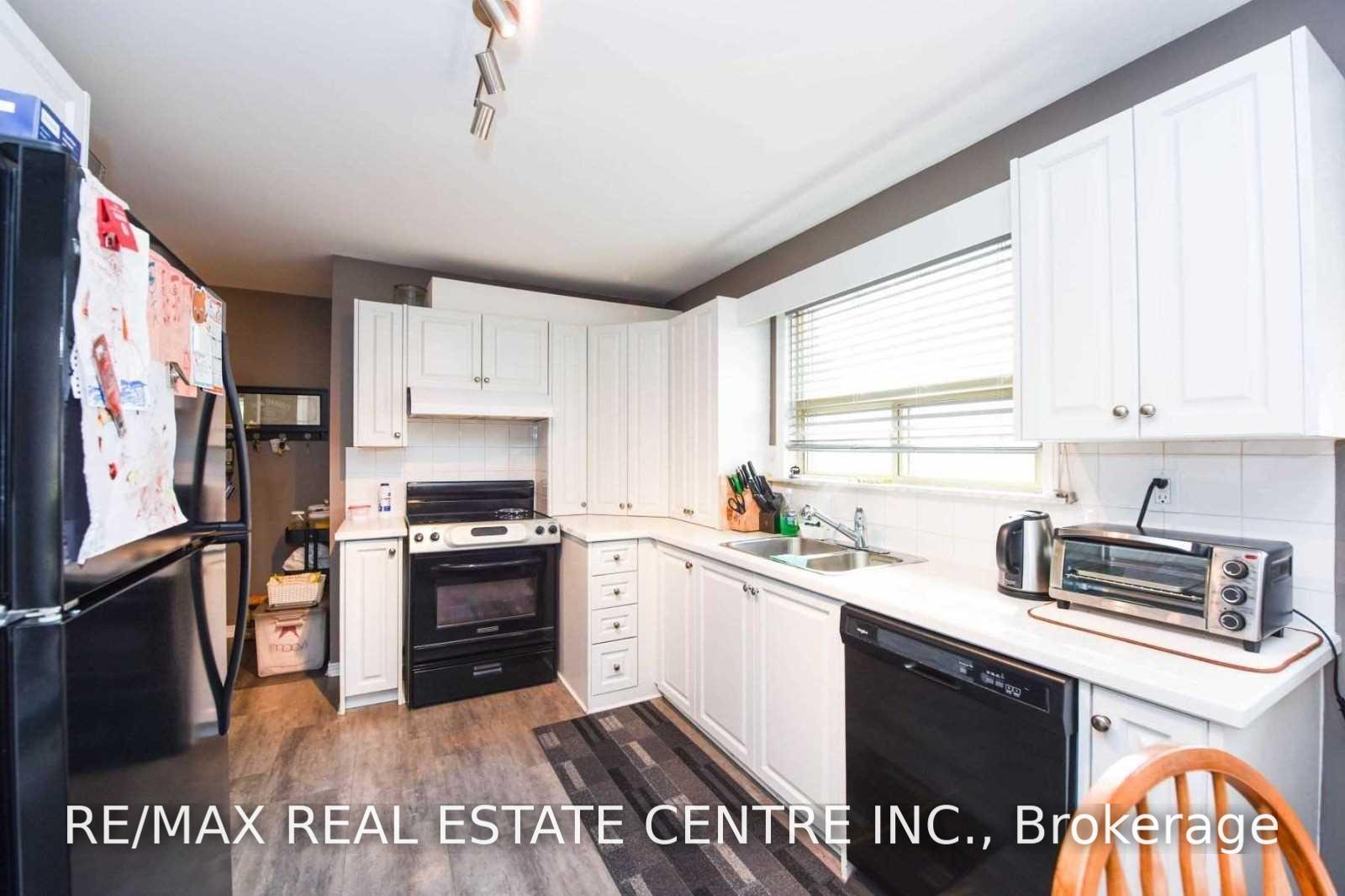 Photo 5 of Unit Upper, 19 Alderbury Crescent, Brampton, Avondale — HOMEH