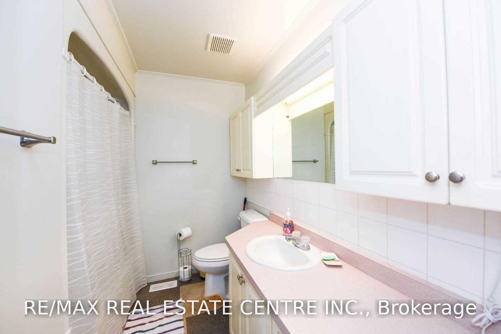 Photo 7 of Unit Upper, 19 Alderbury Crescent, Brampton, Avondale — HOMEH