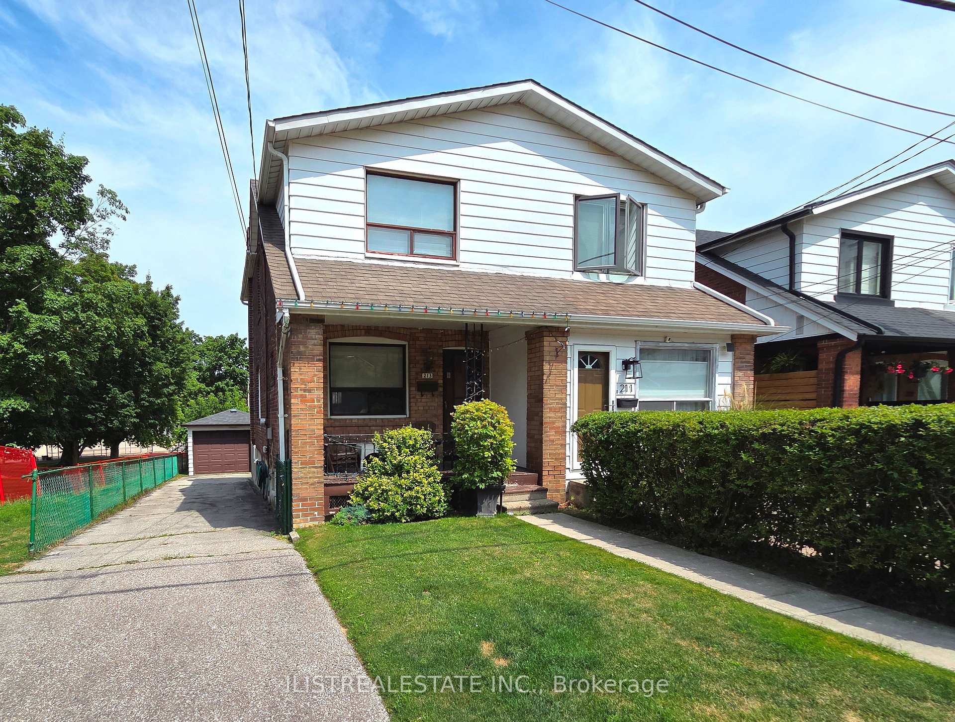 Photo 1 of 213 Blantyre Avenue, Scarborough, Birchcliffe-Cliffside — HOMEH