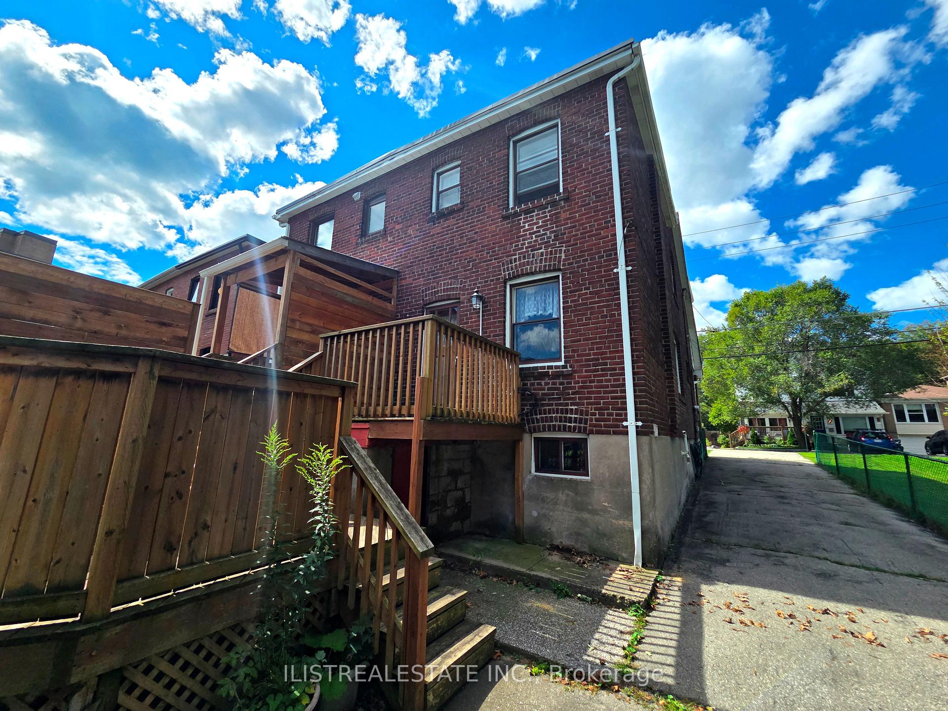 Photo 2 of 213 Blantyre Avenue, Scarborough, Birchcliffe-Cliffside — HOMEH