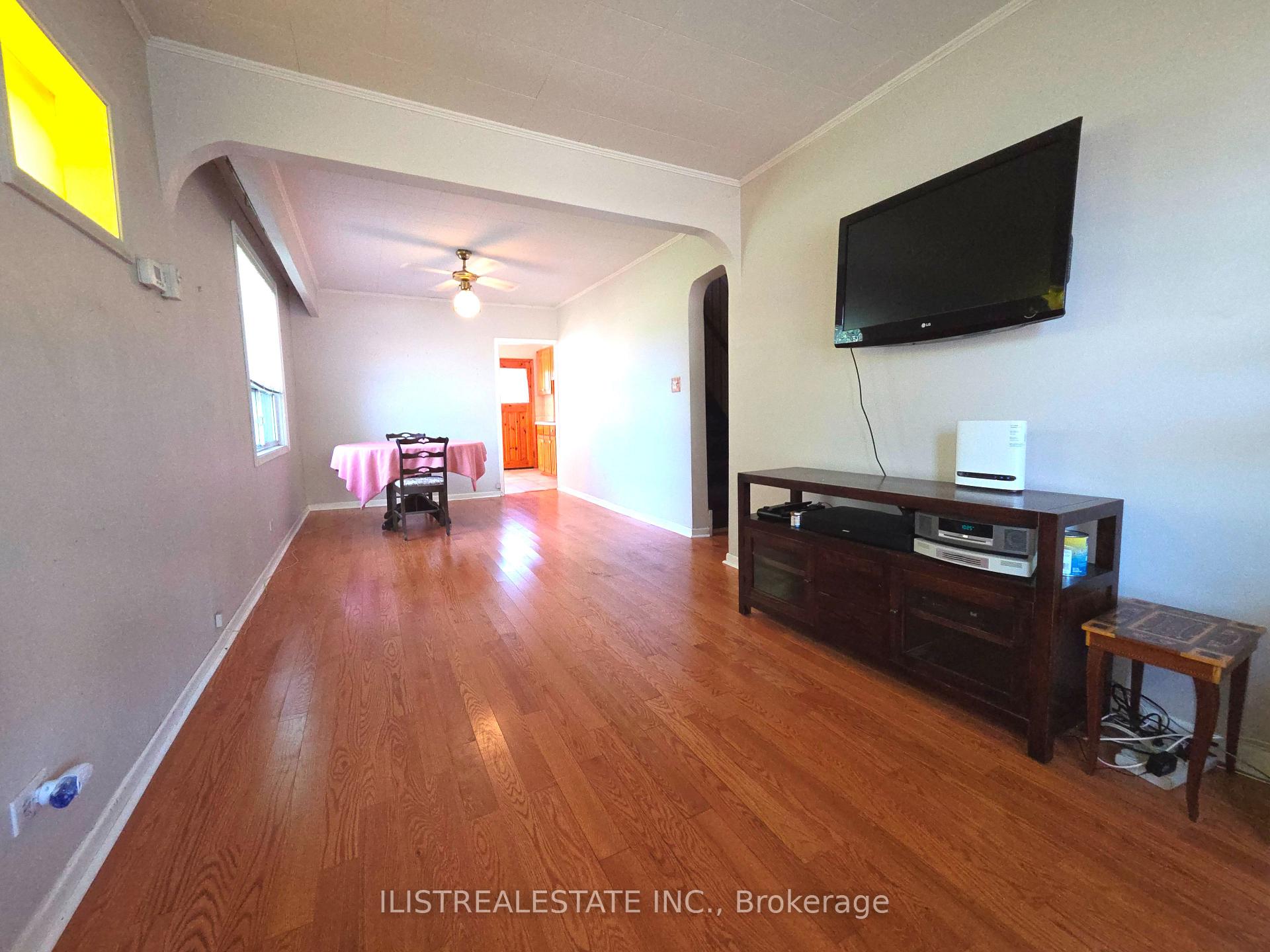 Photo 4 of 213 Blantyre Avenue, Scarborough, Birchcliffe-Cliffside — HOMEH