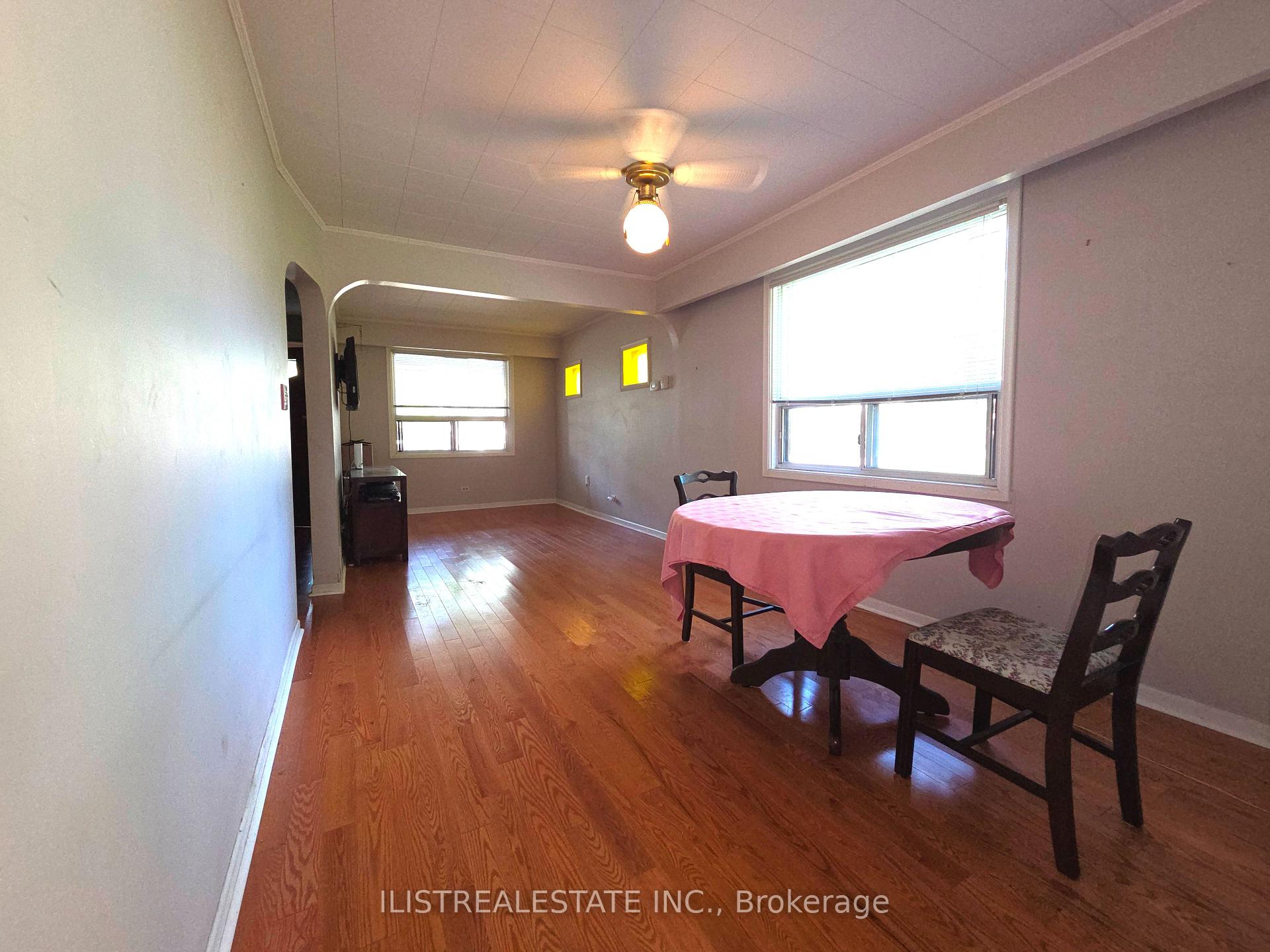 Photo 5 of 213 Blantyre Avenue, Scarborough, Birchcliffe-Cliffside — HOMEH