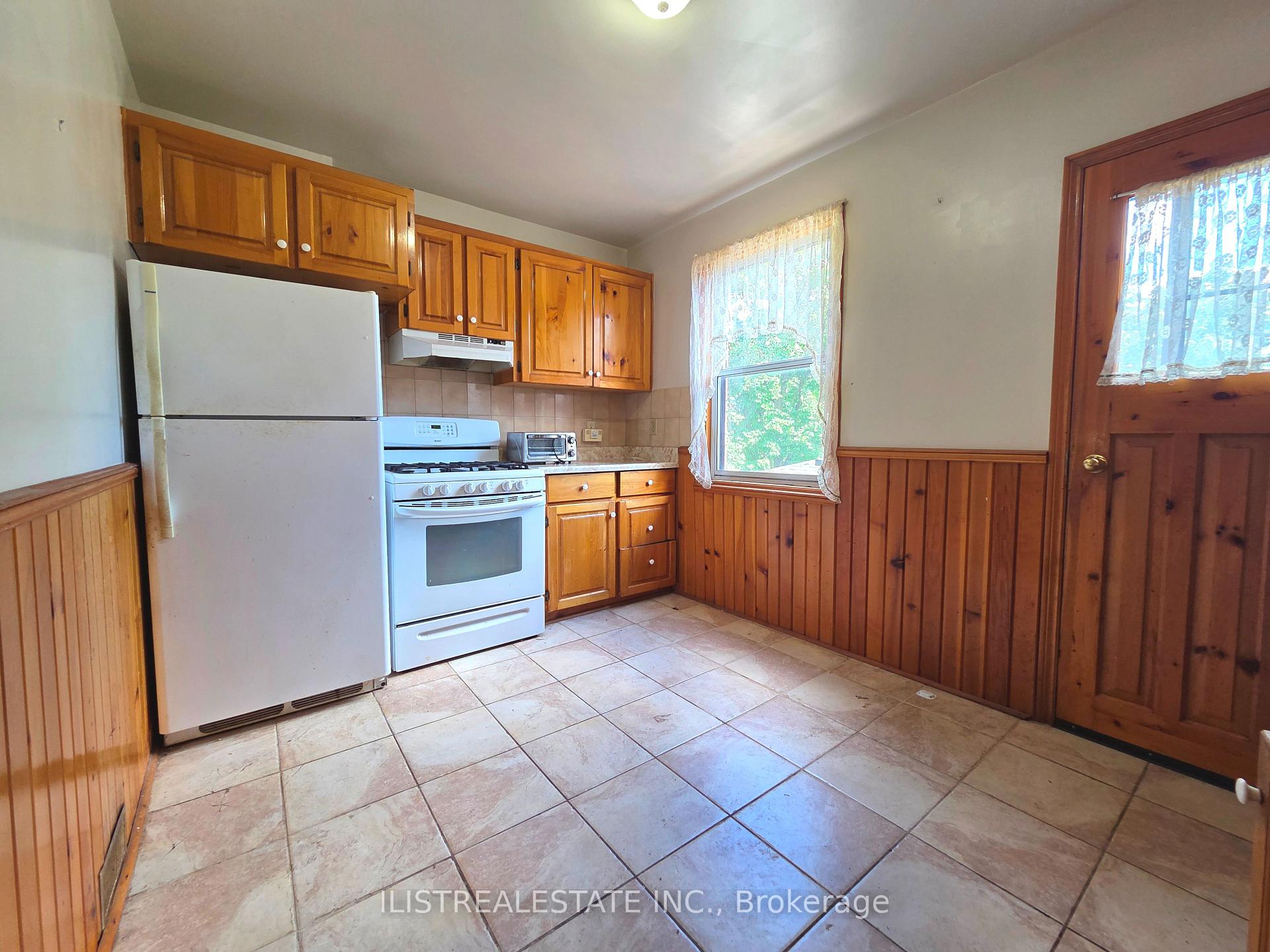 Photo 7 of 213 Blantyre Avenue, Scarborough, Birchcliffe-Cliffside — HOMEH