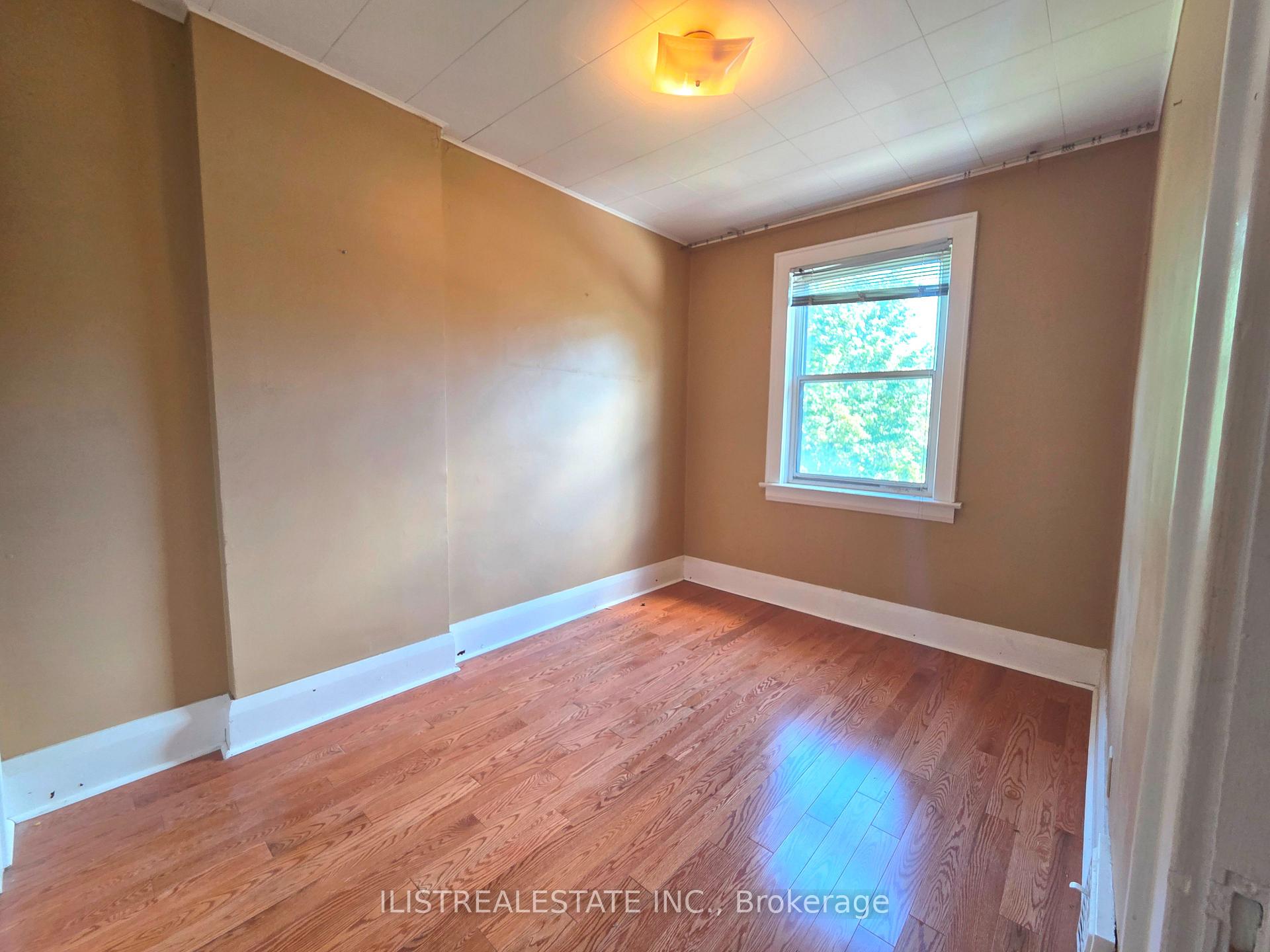 Photo 8 of 213 Blantyre Avenue, Scarborough, Birchcliffe-Cliffside — HOMEH