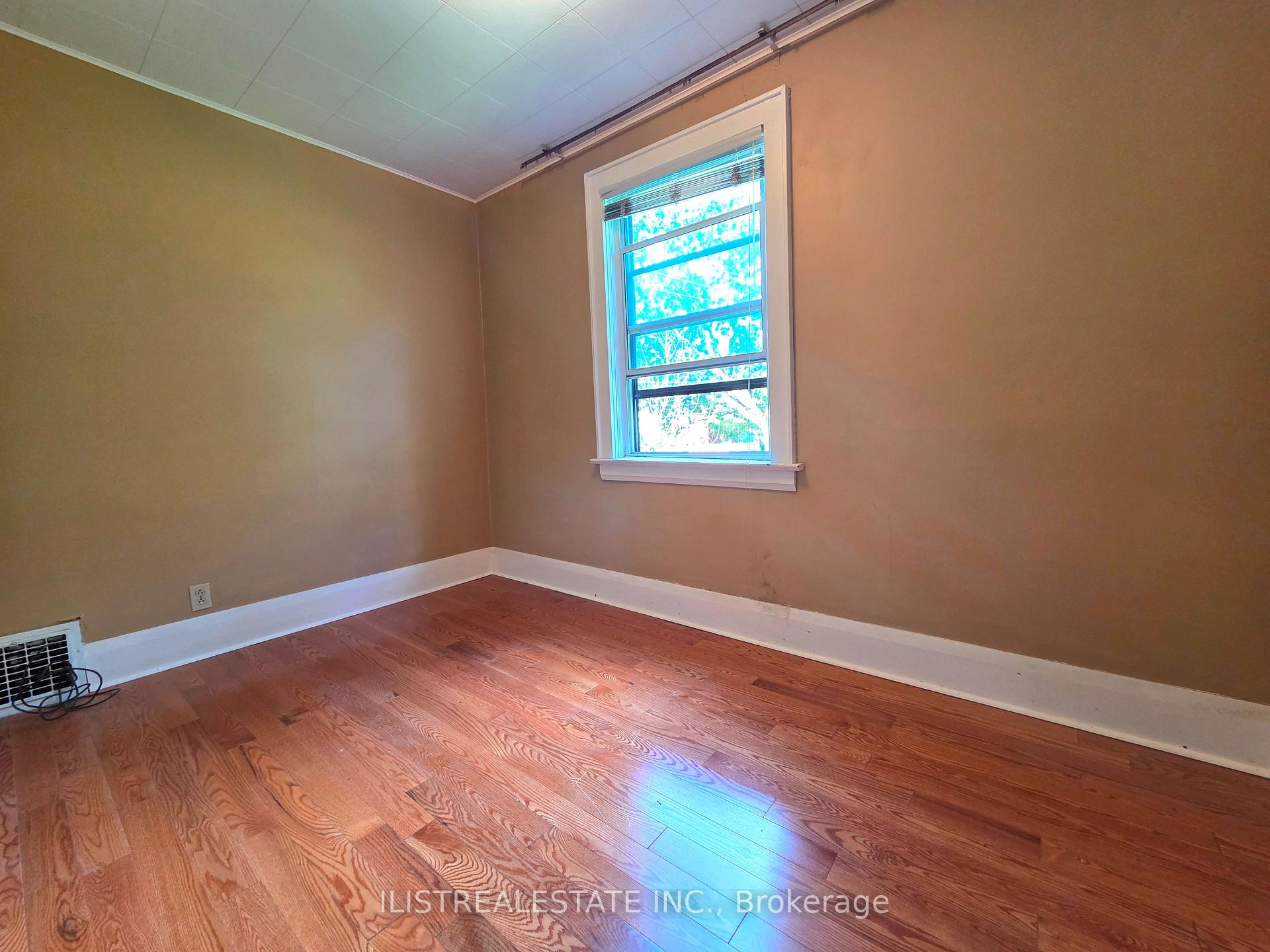 Photo 9 of 213 Blantyre Avenue, Scarborough, Birchcliffe-Cliffside — HOMEH