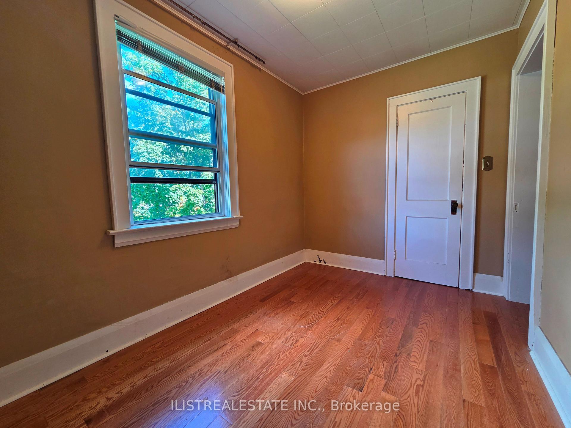 Photo 10 of 213 Blantyre Avenue, Scarborough, Birchcliffe-Cliffside — HOMEH