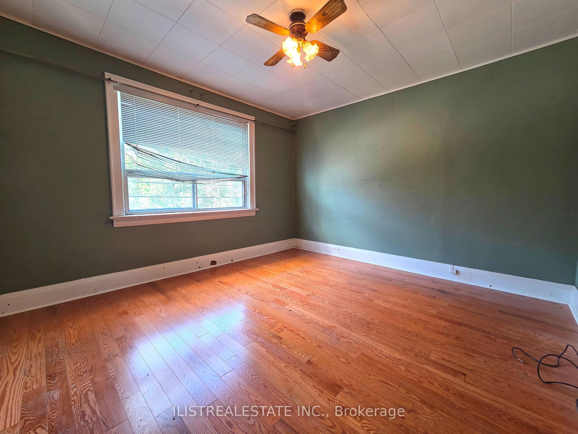 Photo 11 of 213 Blantyre Avenue, Scarborough, Birchcliffe-Cliffside — HOMEH