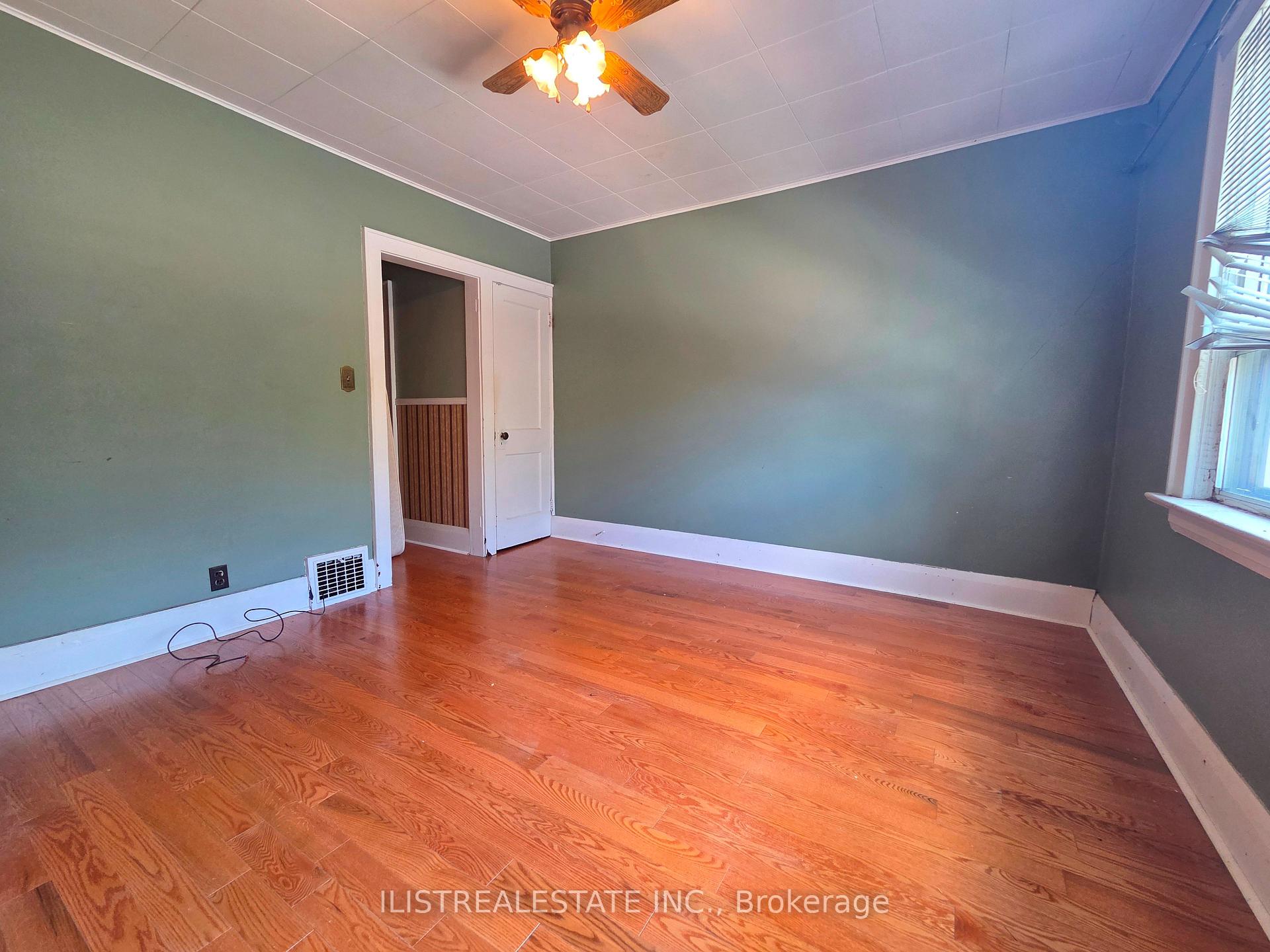 Photo 12 of 213 Blantyre Avenue, Scarborough, Birchcliffe-Cliffside — HOMEH