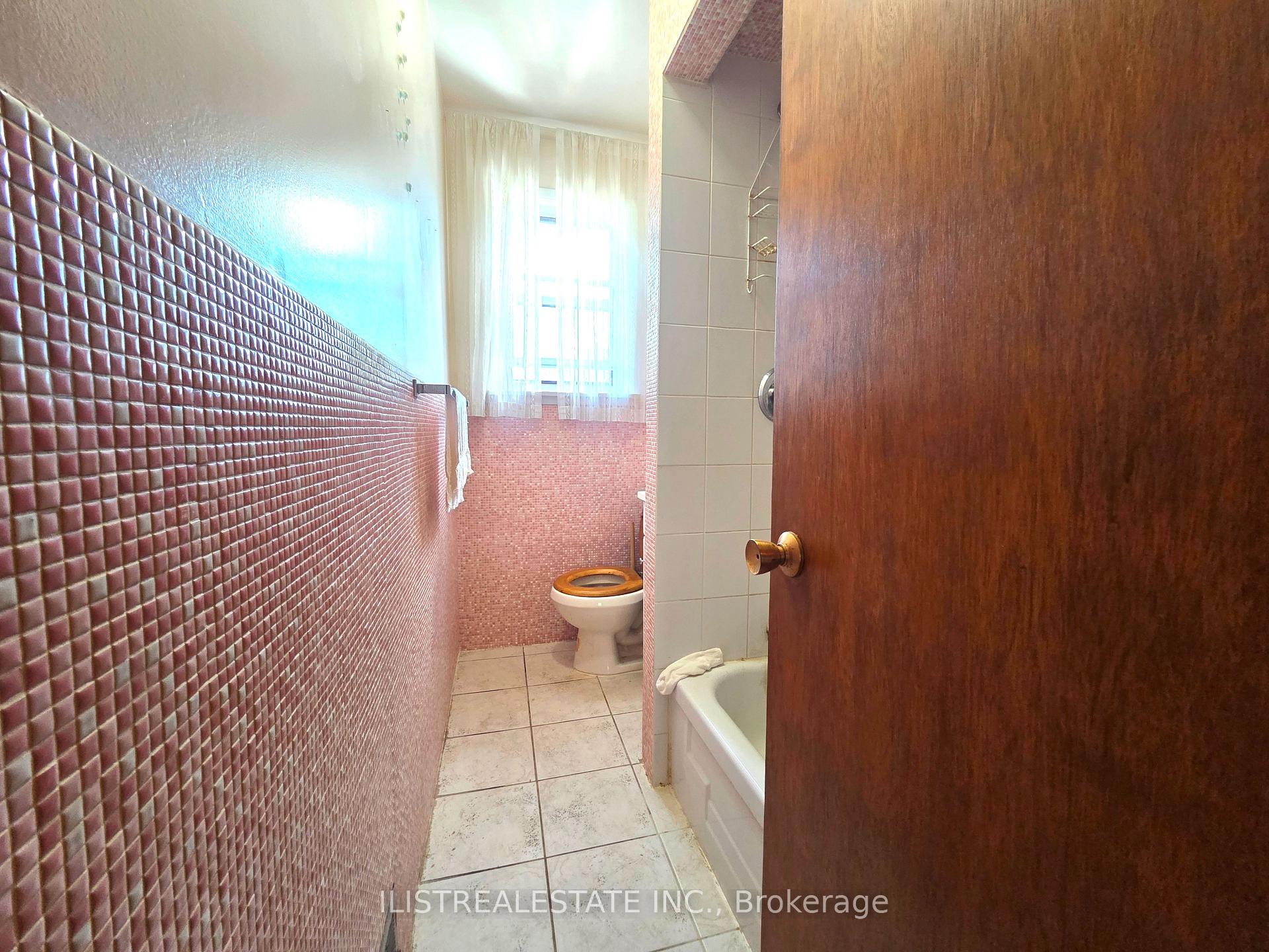 Photo 14 of 213 Blantyre Avenue, Scarborough, Birchcliffe-Cliffside — HOMEH