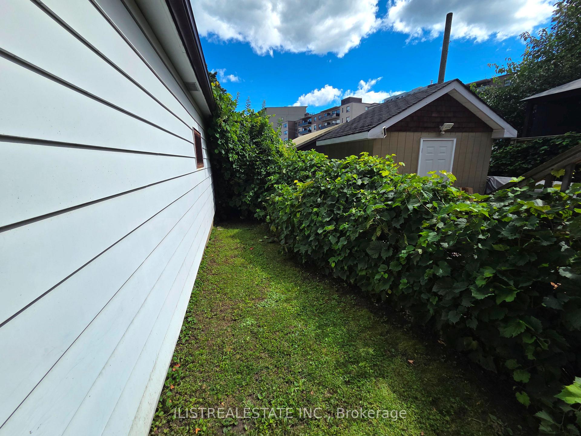 Photo 15 of 213 Blantyre Avenue, Scarborough, Birchcliffe-Cliffside — HOMEH