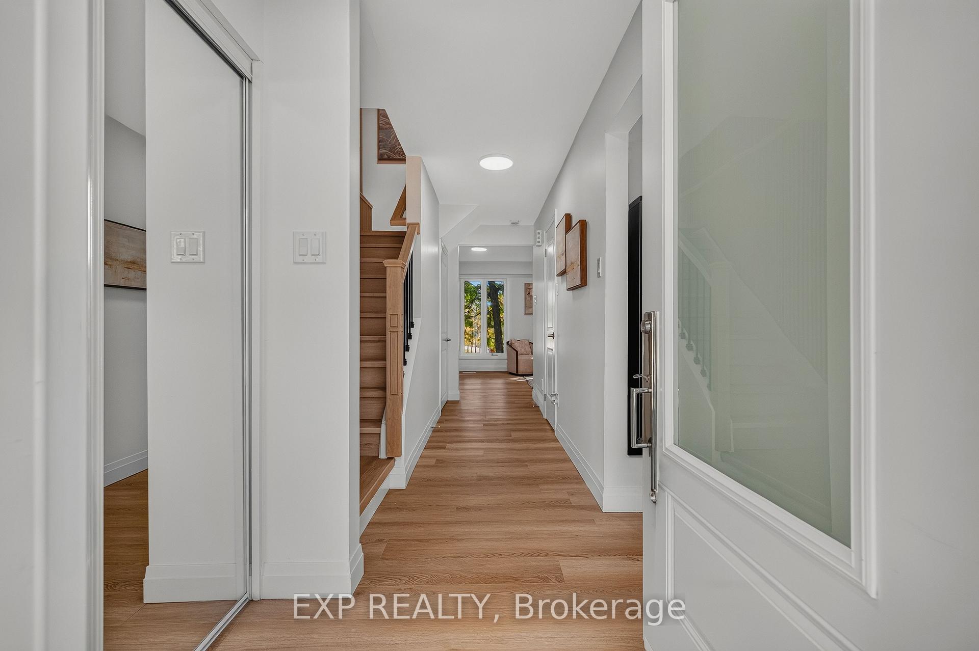 Photo 3 of 103 Dalegrove Drive, Kitchener, Victoria Hills — HOMEH