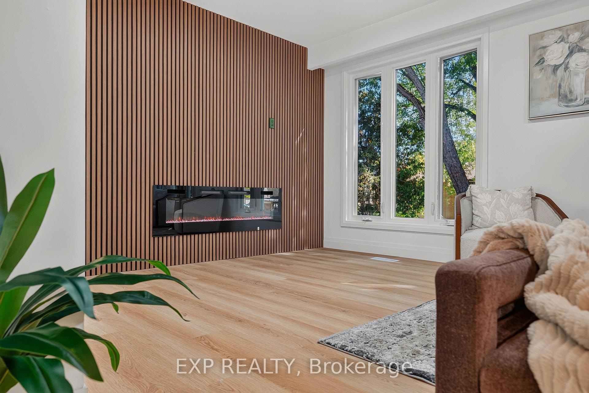Photo 5 of 103 Dalegrove Drive, Kitchener, Victoria Hills — HOMEH
