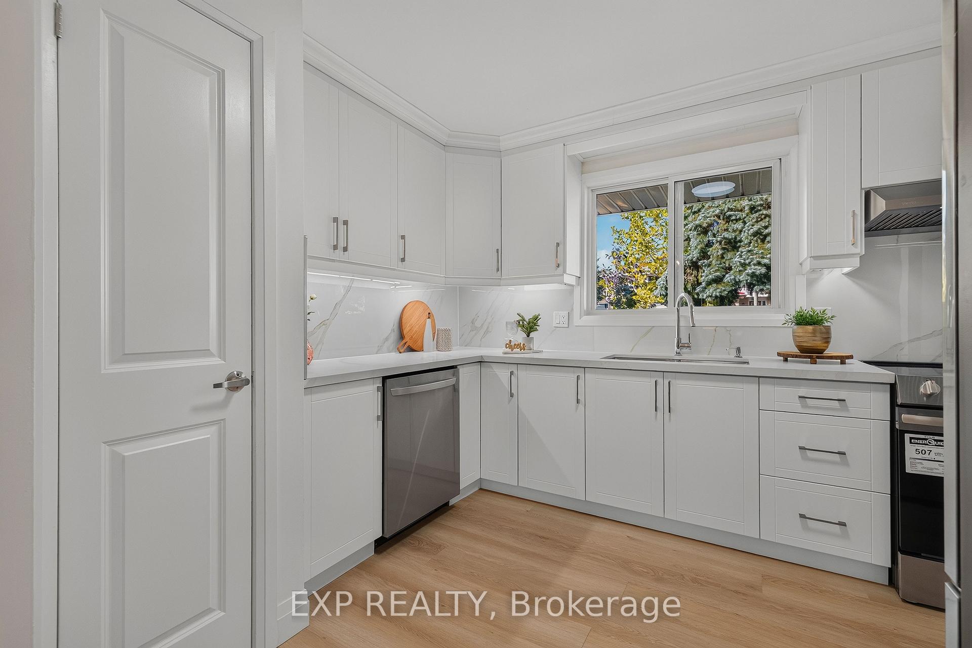 Photo 16 of 103 Dalegrove Drive, Kitchener, Victoria Hills — HOMEH