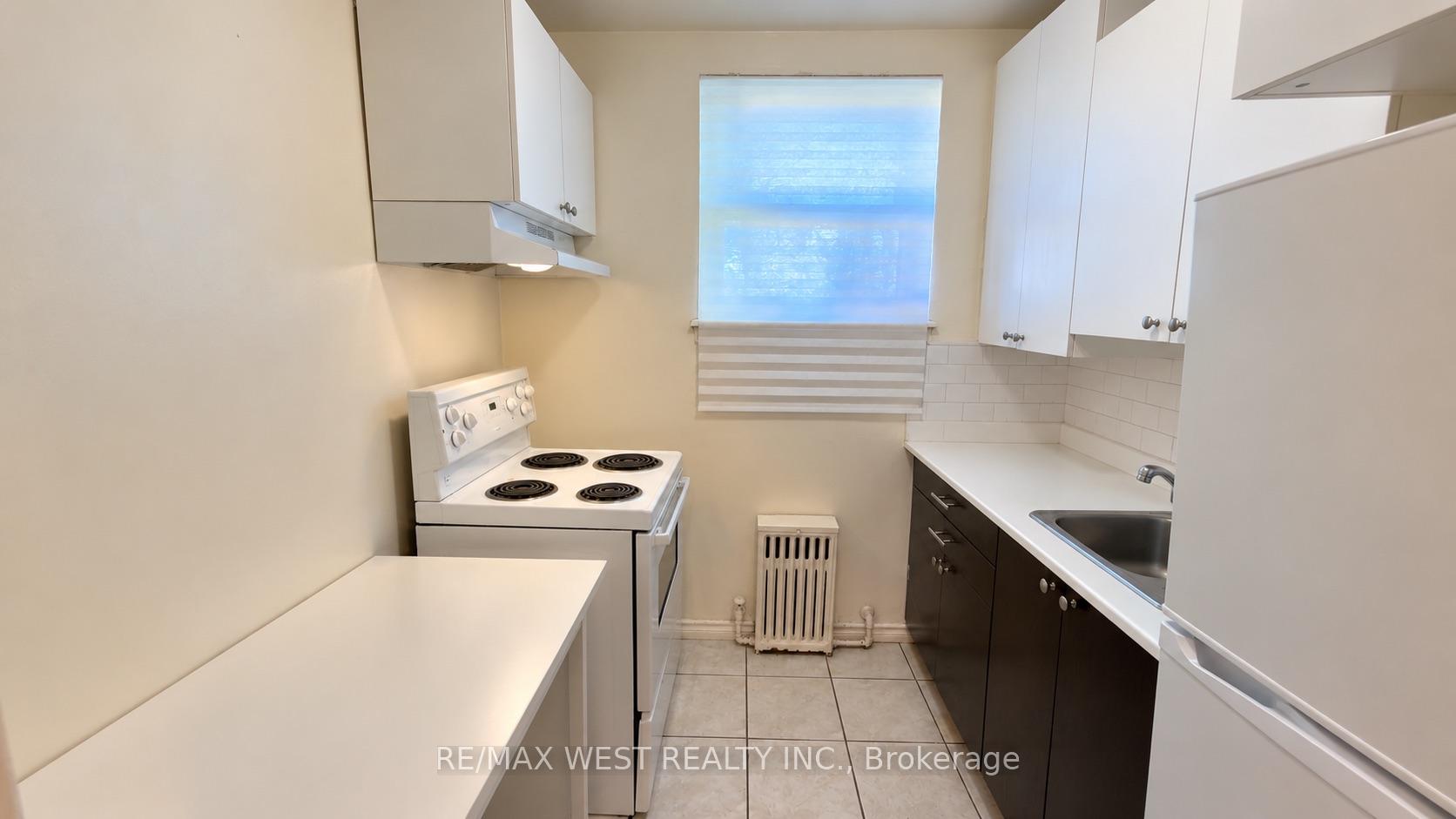 Photo 3 of Unit 29, 10 Crown Hill Place, Etobicoke, Stonegate-Queensway — HOMEH