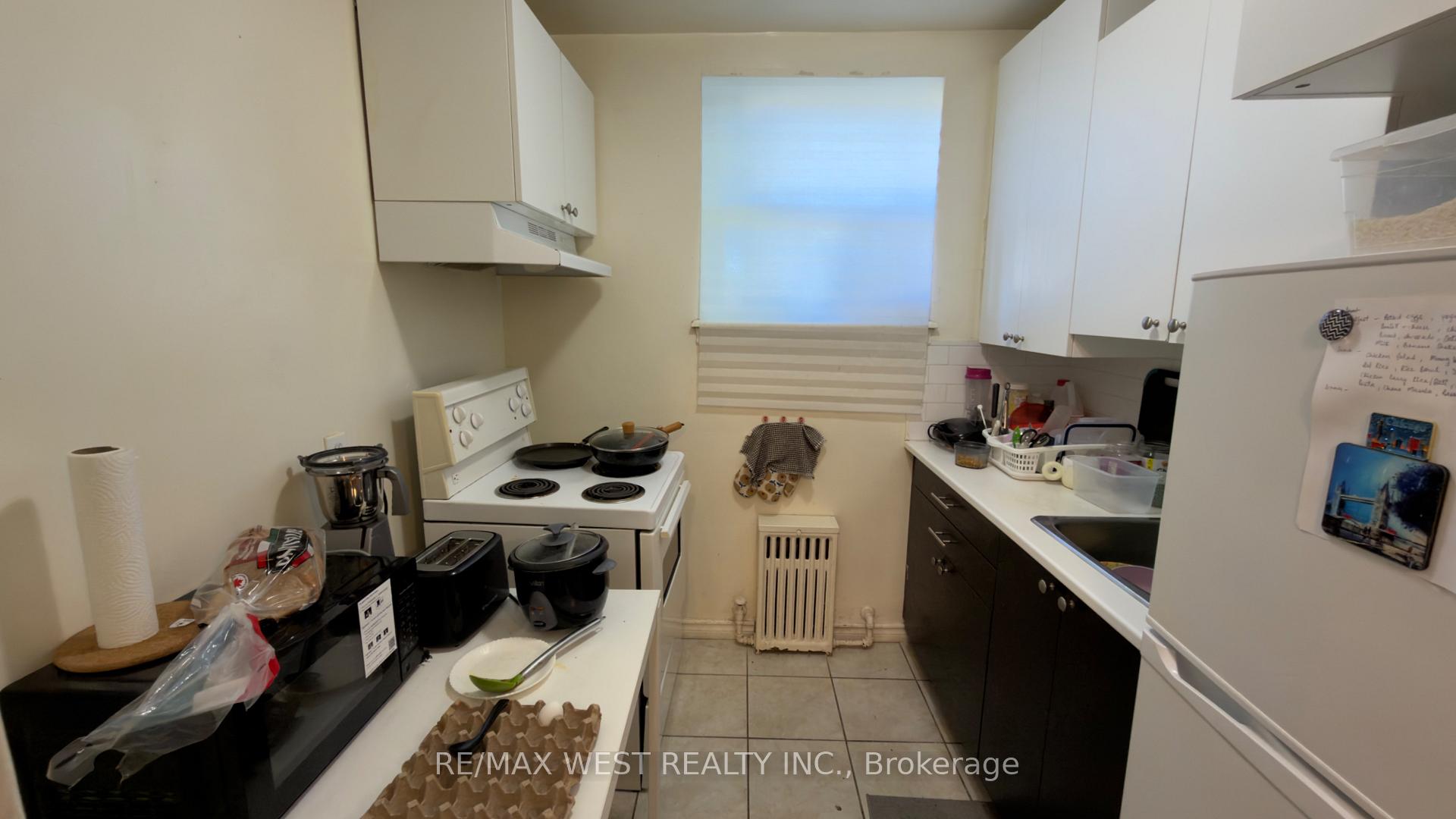 Photo 4 of Unit 29, 10 Crown Hill Place, Etobicoke, Stonegate-Queensway — HOMEH