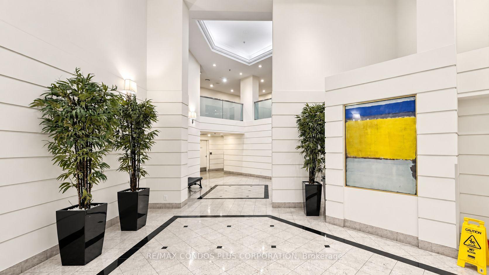 Photo 4 of Unit 702, 717 Bay Street, Toronto, Bay Street Corridor — HOMEH