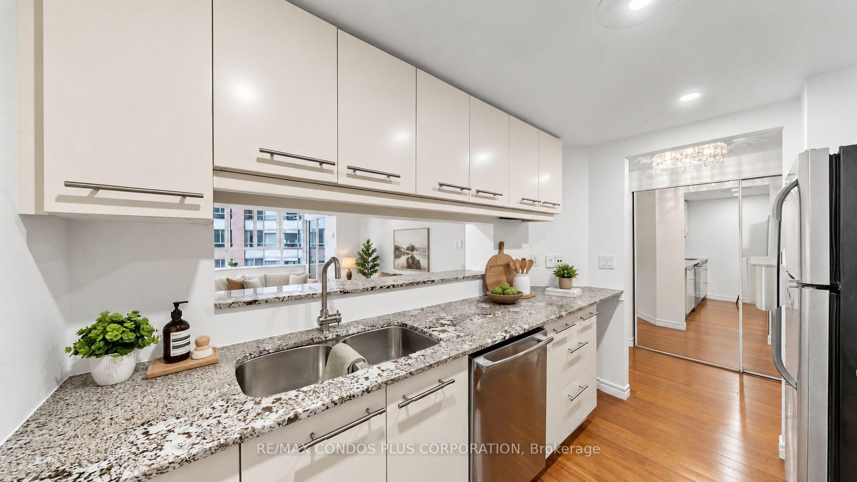 Photo 21 of Unit 702, 717 Bay Street, Toronto, Bay Street Corridor — HOMEH