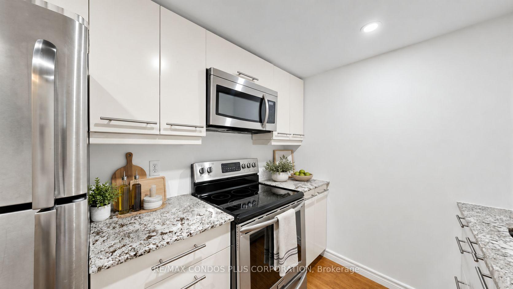 Photo 23 of Unit 702, 717 Bay Street, Toronto, Bay Street Corridor — HOMEH