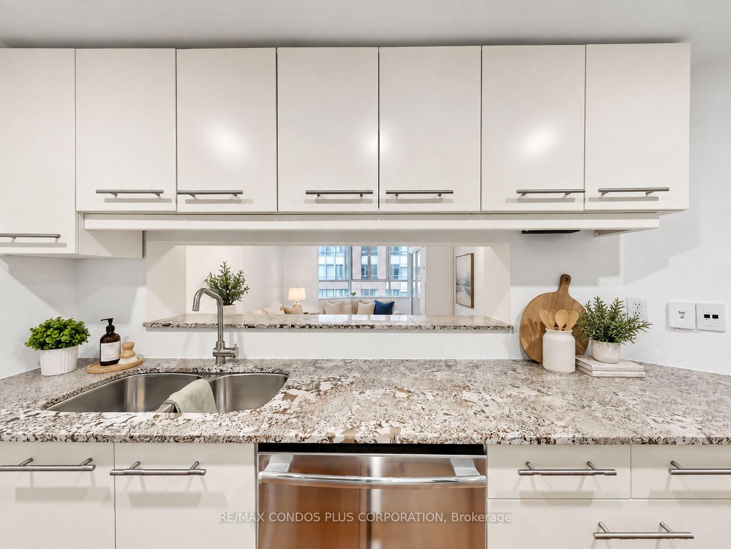 Photo 24 of Unit 702, 717 Bay Street, Toronto, Bay Street Corridor — HOMEH