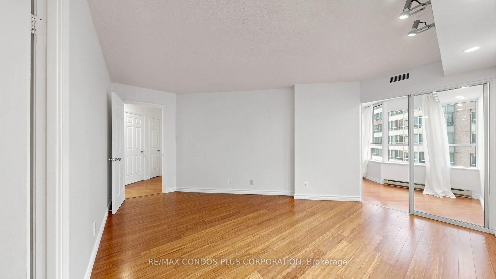 Photo 27 of Unit 702, 717 Bay Street, Toronto, Bay Street Corridor — HOMEH