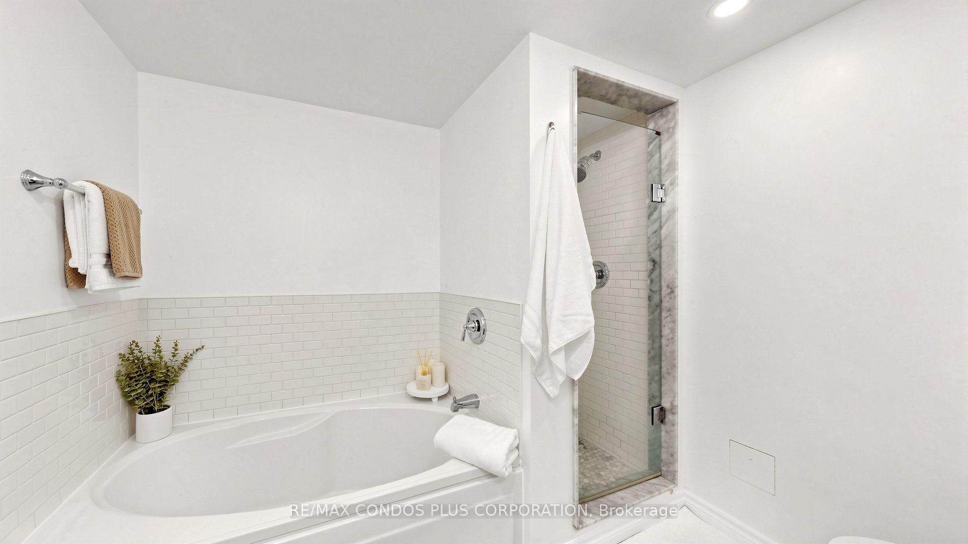 Photo 38 of Unit 702, 717 Bay Street, Toronto, Bay Street Corridor — HOMEH
