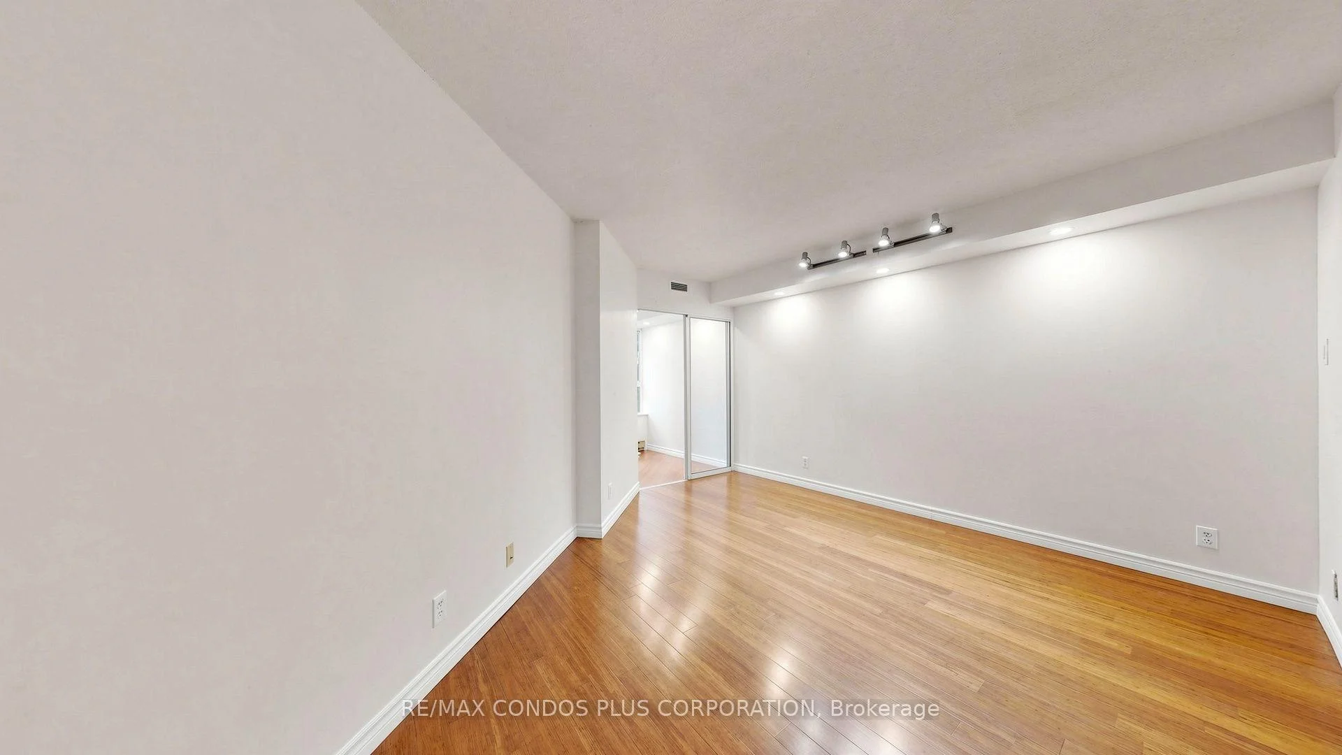 Photo 33 of Unit 702, 717 Bay Street, Toronto, Bay Street Corridor — HOMEH