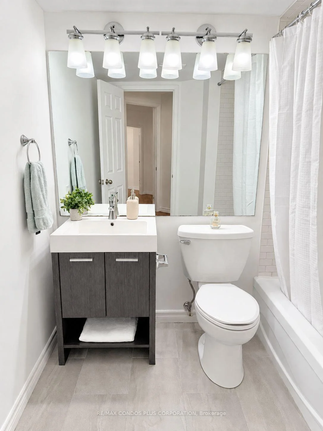 Photo 35 of Unit 702, 717 Bay Street, Toronto, Bay Street Corridor — HOMEH