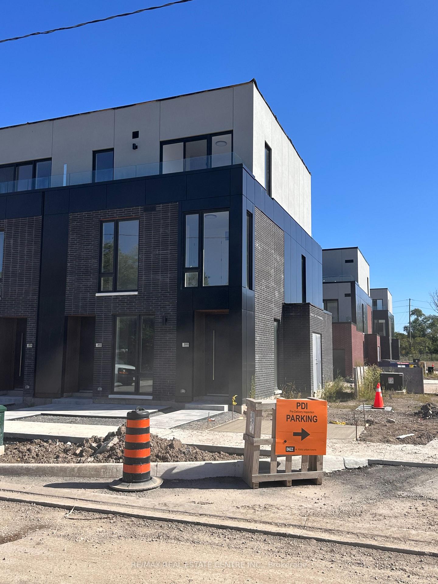 Photo 4 of 200 Ellis Avenue, St. Catharines, Oakdale — HOMEH