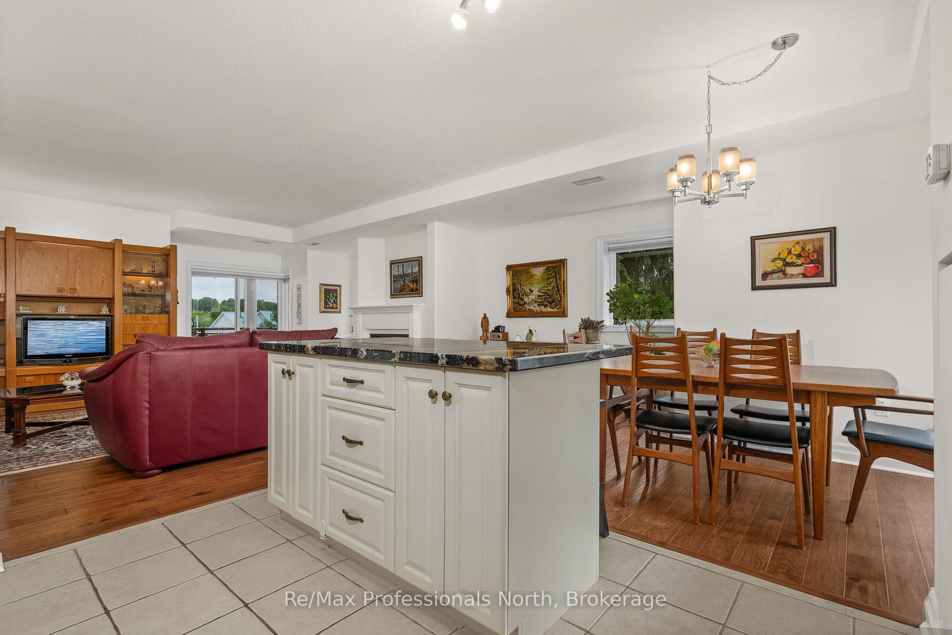 Photo 10 of Unit 207, 110 Steamship Bay Road, Gravenhurst, Muskoka (S) — HOMEH