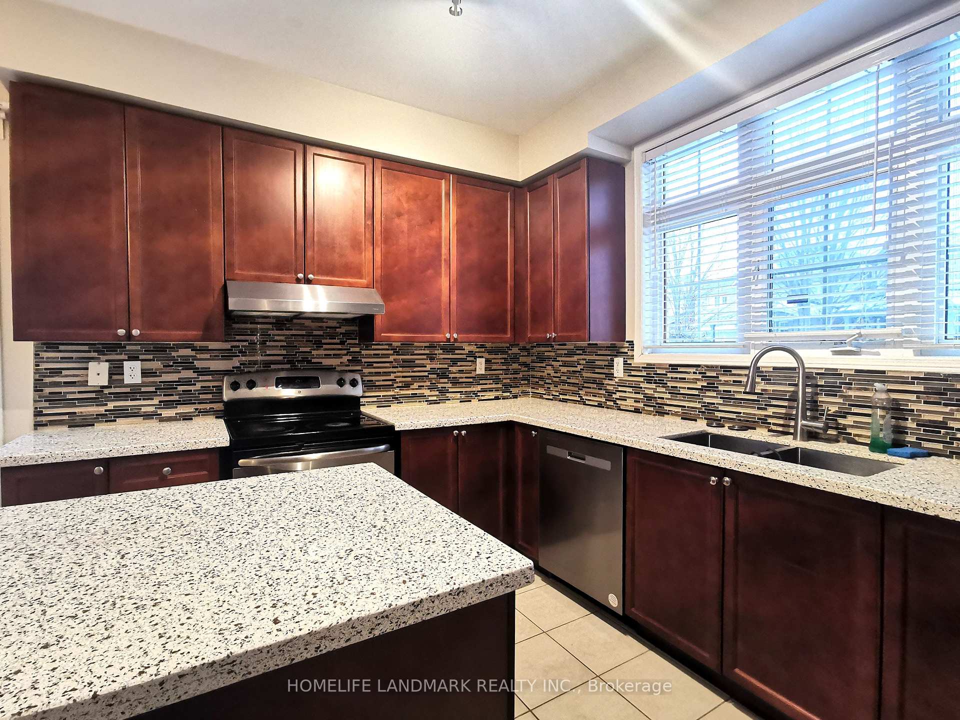 Photo 5 of 631 Fred Mclaren Boulevard, Markham, Wismer — HOMEH