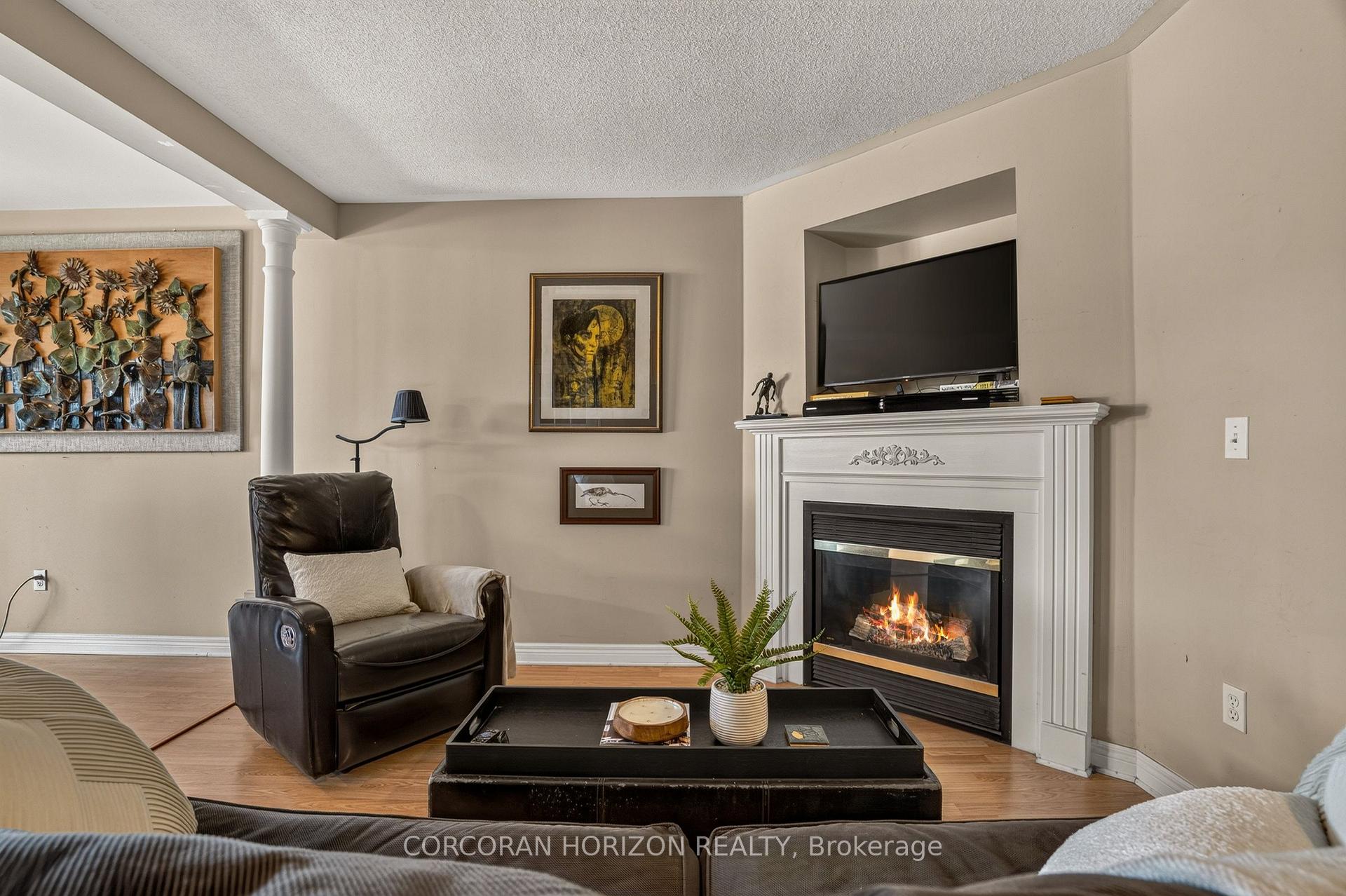 Photo 4 of Unit 14, 2871 Darien Road, Burlington, Rose — HOMEH