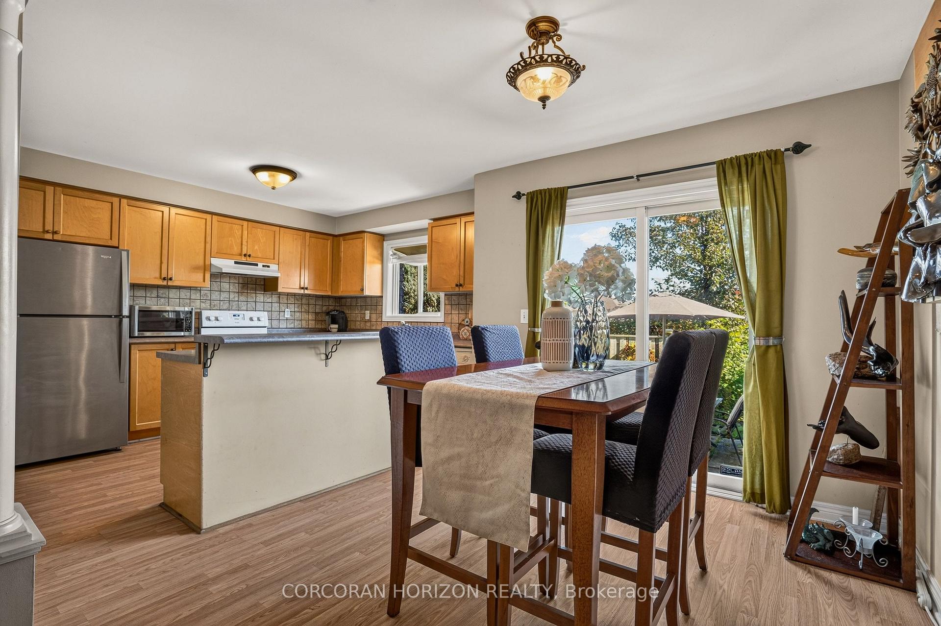 Photo 5 of Unit 14, 2871 Darien Road, Burlington, Rose — HOMEH